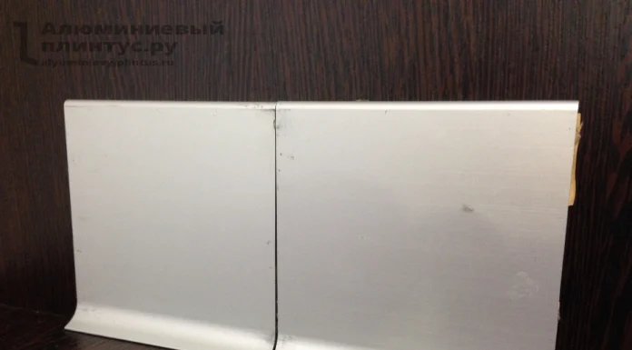 Плинтус широкий: Практичность и стиль в дизайне помещений