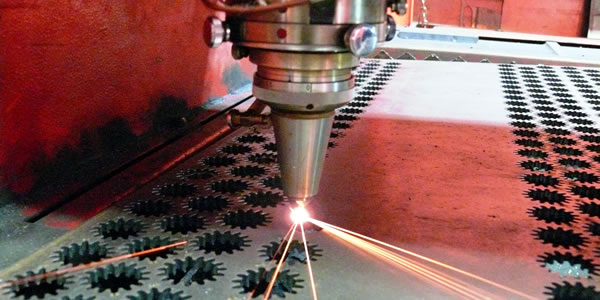 Лазерная резка листового металла: Преимущества и Применение