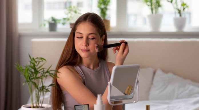 Косметика для лета: Советы по уходу за кожей и макияжу