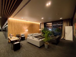 Преимущества натяжных потолков: почему стоит выбрать этот вариант