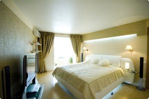 Преимущества натяжных потолков: почему стоит выбрать этот вариант