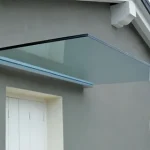 Стеклянные навесы: современное решение для защиты и стиля