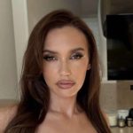 Серябкина опубликовала фото со своей стройной фигурой во время отдыха в Дубае